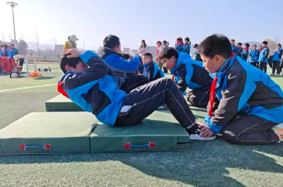 房县思源实验学校：运动燃冬日 拼搏展风采