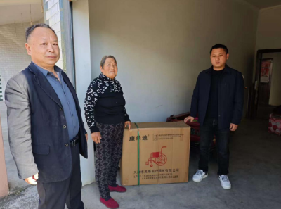 窑淮镇：精准助残送轮椅 点滴关爱暖人心