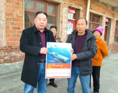 青峰镇：寒冬送暖添年味 年画传情寄尊崇 