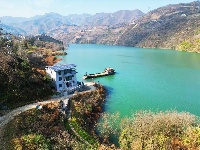 堵河绕姚坪，山水自成画。