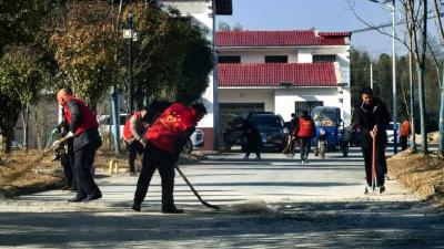 通城县塘湖镇龙印村基层治理蜕变记：从"叫不来"到"挤满屋"的转变