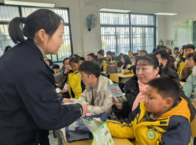 房县东城小学：警校携手织密反诈网 童心同行共筑安全墙