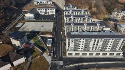 白鹤镇解家湾村搬迁小区完工投用 宜居 新家园幸福启幕