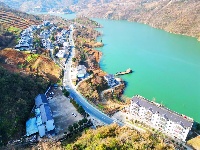 堵河绕姚坪，山水自成画。