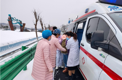 暴雪封路阻分娩 妇幼接力护新生