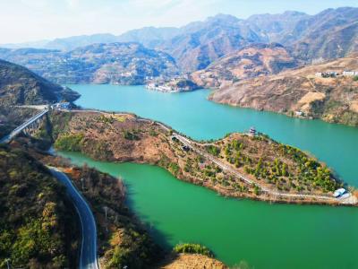 堵河绕姚坪，山水自成画。