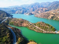 堵河绕姚坪，山水自成画。