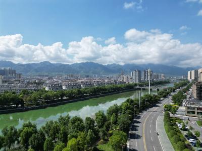 谢晓鸣主持召开县委常委会（扩大）会议