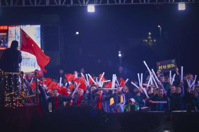 新春走基层｜村民登台点亮幸福年！大冶新进村 “村晚” 唱响振兴之歌