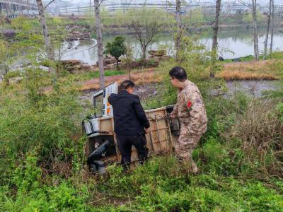 房县红塔镇：民兵杨江楠紧急救援翻车老人  善举暖人心