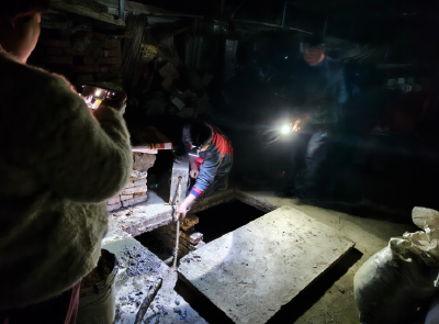 县人社局驻姚坪乡庆口村工作队：下水道堵塞急民忧 实干担当解民愁