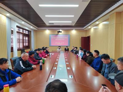 房县老年大学集中开展学习退休干部教育管理监督若干措施专题主题党日活动