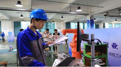 房县人社局：“四强化”推进企业新型学徒制培训工作