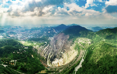 矿坑为幕，绿茵为台！黄石楚超，藏着青铜古城的热血与浪漫