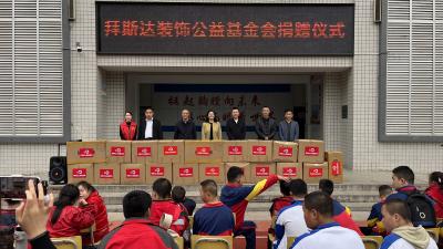 “楚商回乡 共建家乡”武汉房县商会回乡开展爱心公益捐赠活动