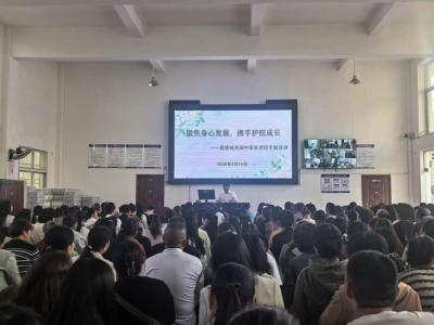 房县城关四中：家校同心护成长 青春路上不缺席