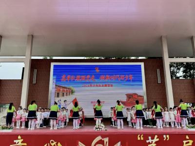 房县天明小学：一年级新少先队员光荣入队