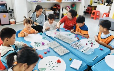 房县童伴之家：感恩母亲节 巧手传心意