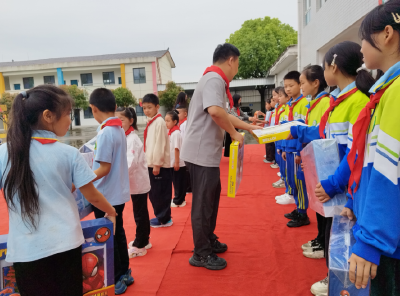 军店镇月明小学：以爱为名，赴一场“六一”成长之约