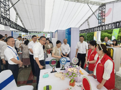指尖“编”织幸福梦 黄酒飘香展风采——房县亮相全省第36个全国助残日活动