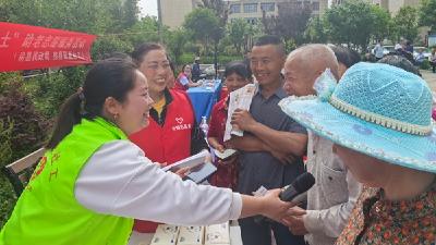 ​公益集市敬老专场“零距离”服务老年居民