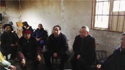 州政协领导赴联系点走访慰问困难群众
