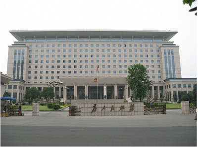 李鸿忠为“四类先生”画像  强调在“能下”上动真格