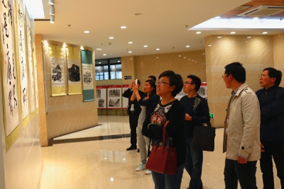 来凤举办“翰墨清风 凤鸣廉音”廉政文化书画作品展 