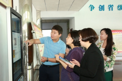 州图书馆电子图书借阅机走进州财政局、州人社局、州编办 