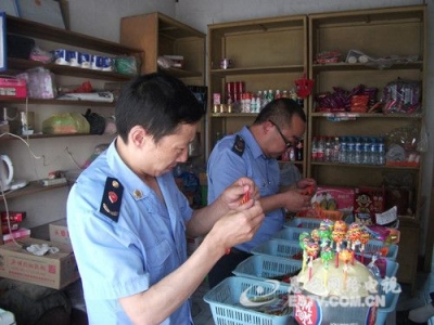 鹤峰县文化市场综合执法大队组织开展对校园周边文化市场大检查 