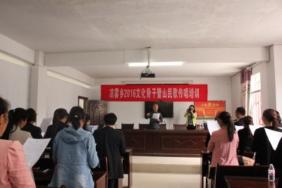 利川市非遗传承馆走进民宿示范村培训文化骨干
