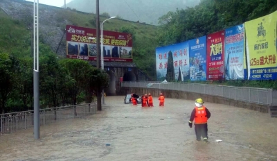 李鸿忠:把保障群众生活放首位