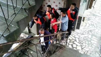 【抢险一线】当洪水袭来，建始民警挺身而上