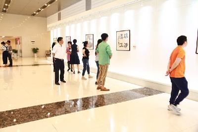恩施州廉政书画展在州文化馆展出