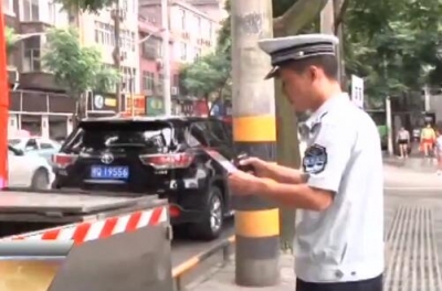 考生准考证遗失 交警城管接力送还