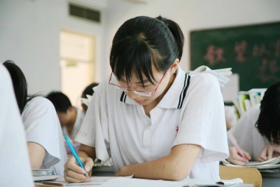 今年我州25388人报名参加高考 全州共设8个考区19个考点