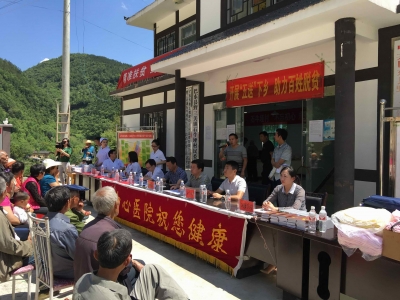 开展“五送下乡”，助力百姓脱贫