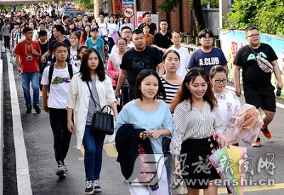 恩施州2.5万余名学子昨参加高考