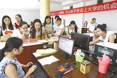 鹤峰 | 助学贷款 圆梦学子