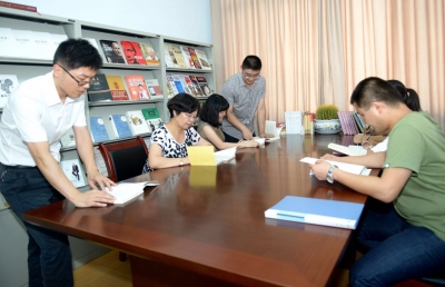恩施州政府办公室建“职工书屋”兴好学之风