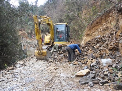 “犟拐棍”转弯
