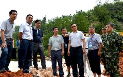 道堰湾箱涵昨凌晨疏通 王海涛慰问并部署后续工作