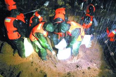 武警恩施州支队多点抢险救援