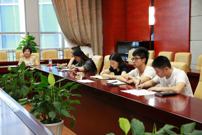州文化馆干部职工学习习总书记“七一”讲话纪实