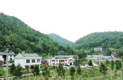 恩施银监分局赴建始县店子坪村参观学习