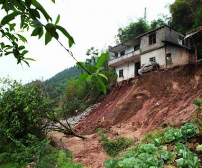 湖北省国土厅检查组指导巴东东瀼口镇防汛救灾工作
