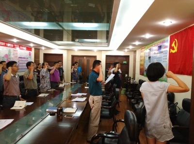 州住建委开展纪念 “七一”支部主题党日活动