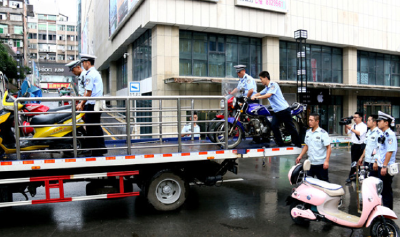 恩施市整治城区乱停乱放行为
