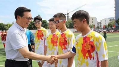 恩施州委书记开球！加油吧，少年！