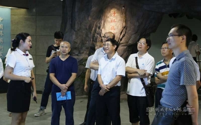广东省江门市人大来恩施州考察山体保护与利用工作